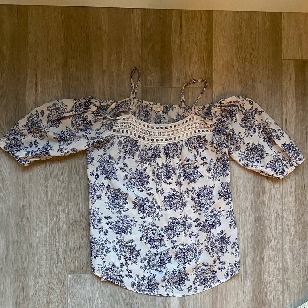 Ganji Floral Print Off The Shoulder Shirt size S